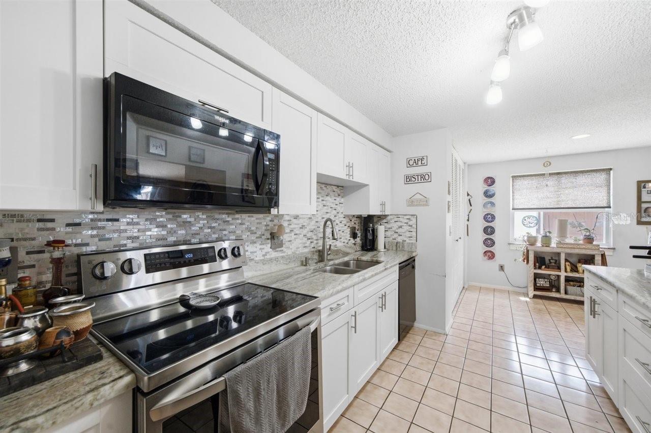 5309 BLACK PINE DR — photo 9