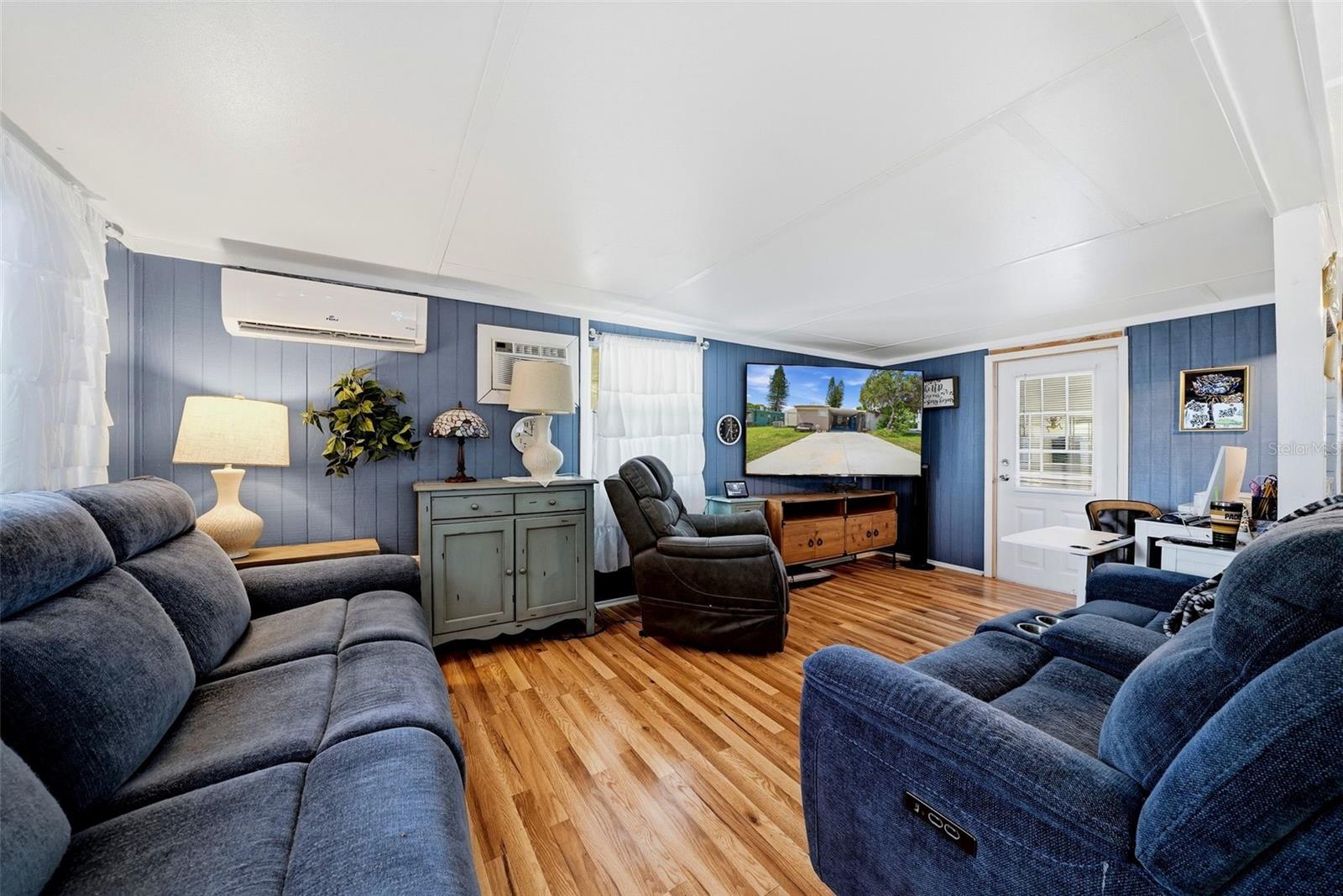 6439 TOWER DR — photo 5