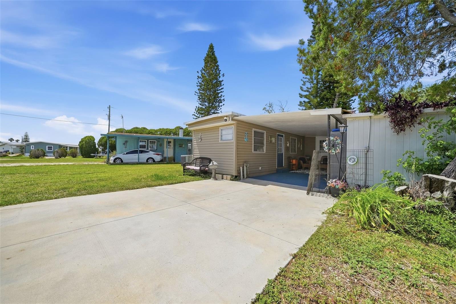 6439 TOWER DR — photo 3