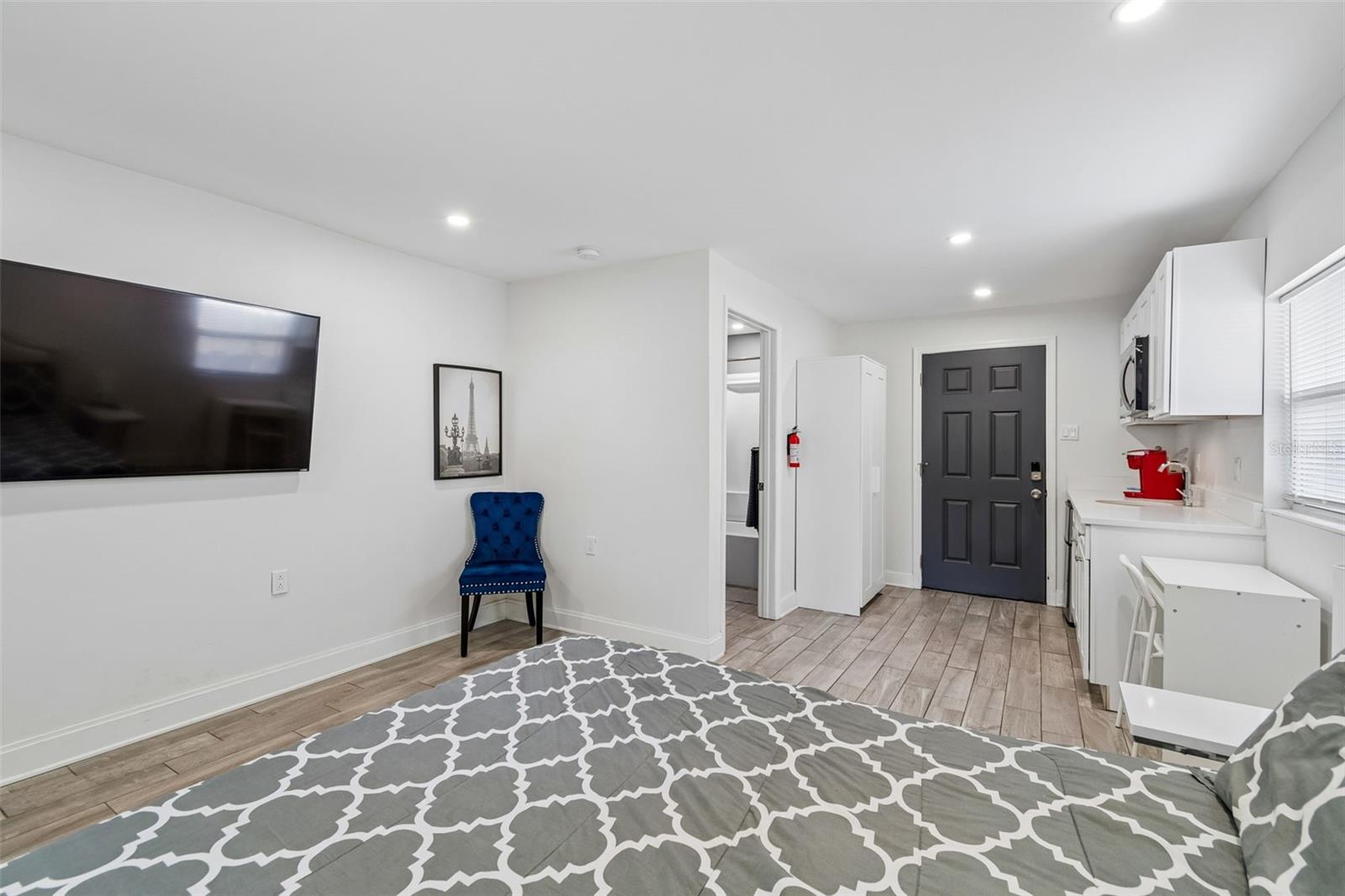 1406 E 23RD AVE — photo 22
