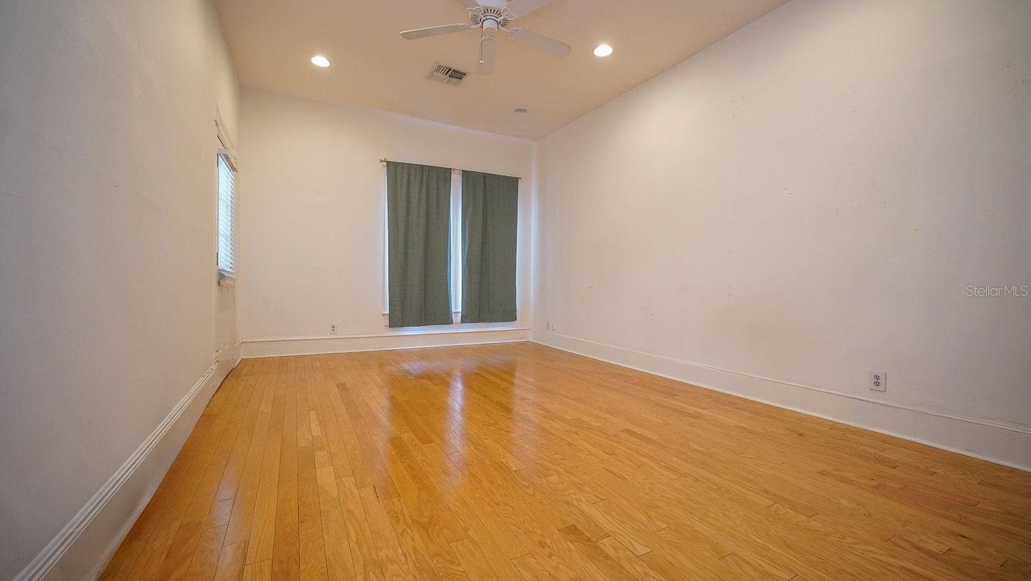 333 S PLANT AVE — photo 32