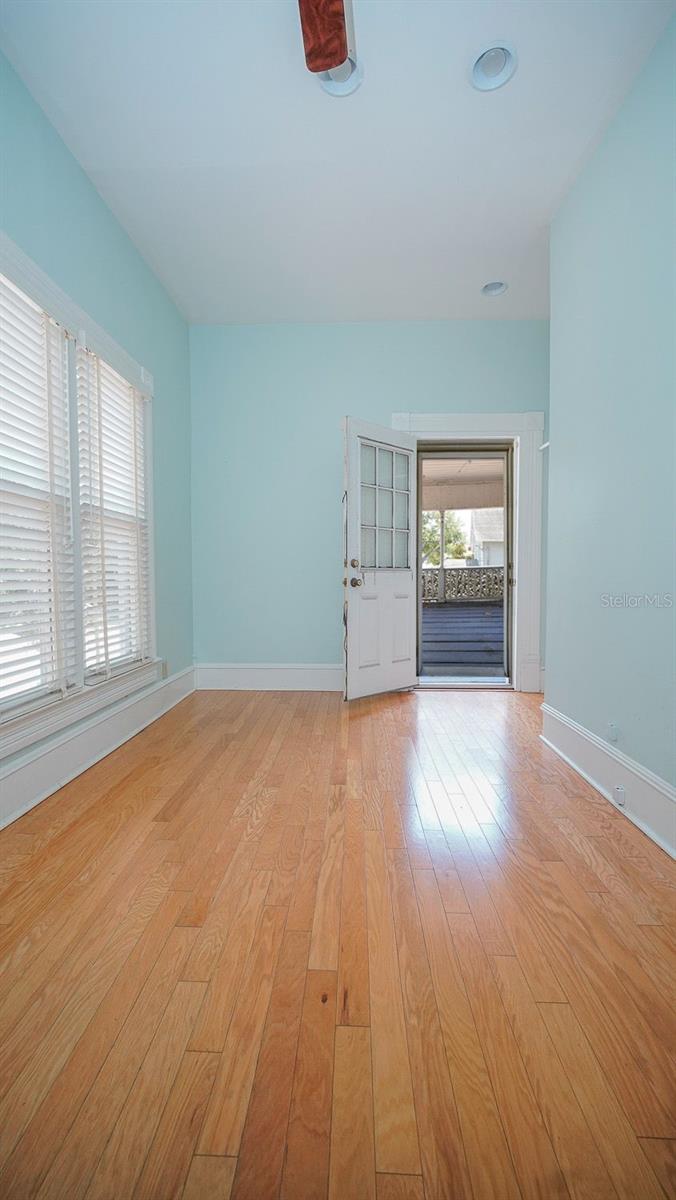 333 S PLANT AVE — photo 27