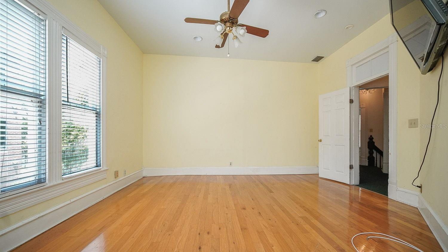 333 S PLANT AVE — photo 4