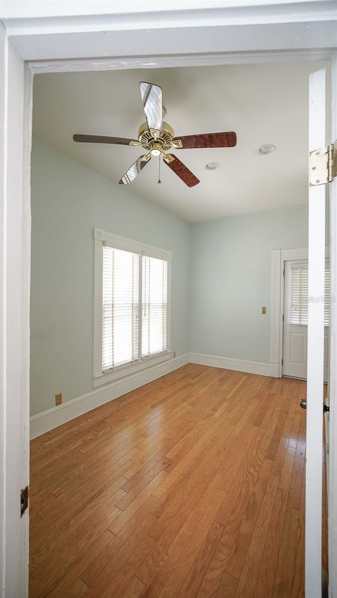 333 S PLANT AVE — photo 33