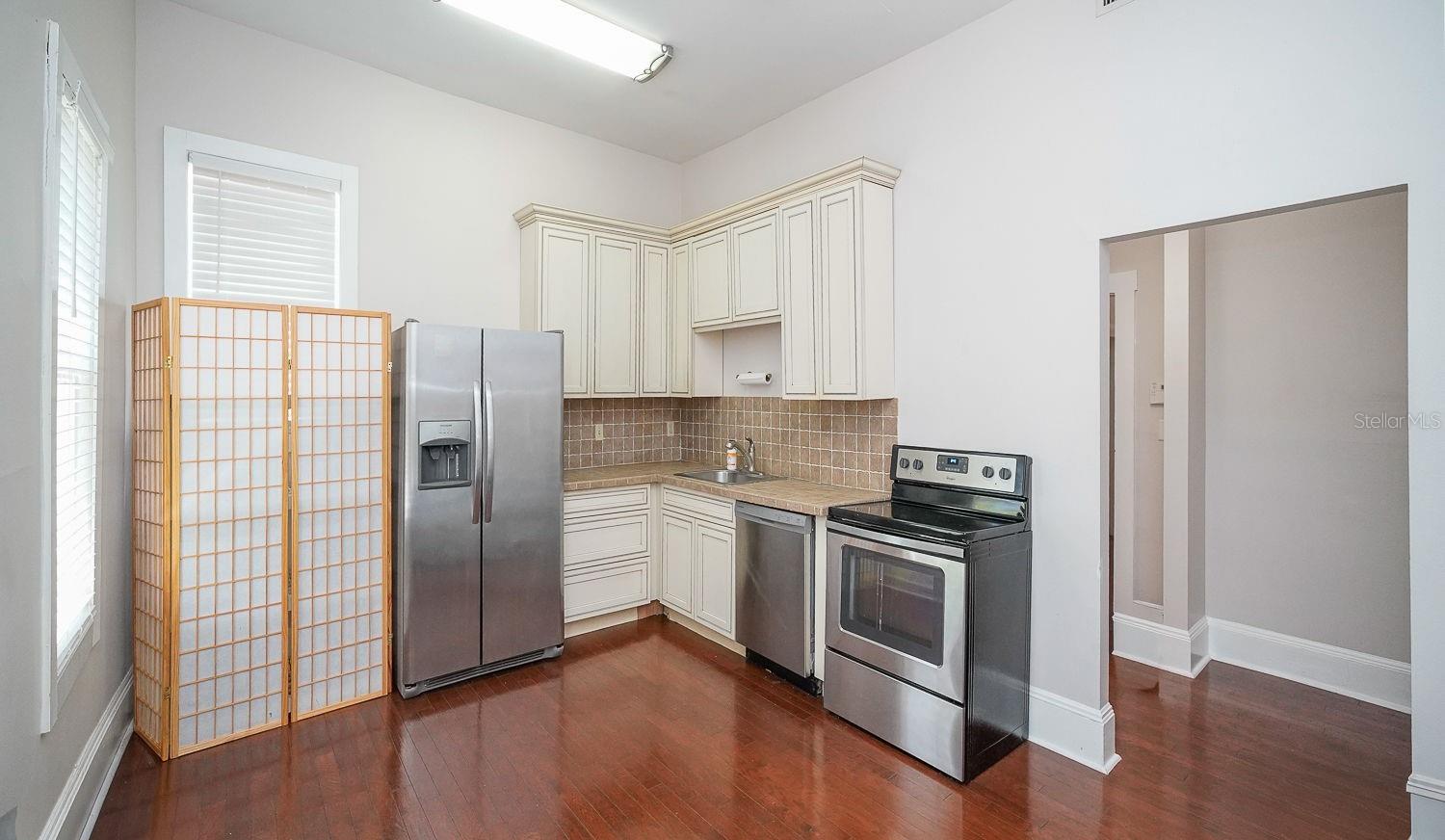 333 S PLANT AVE — photo 48