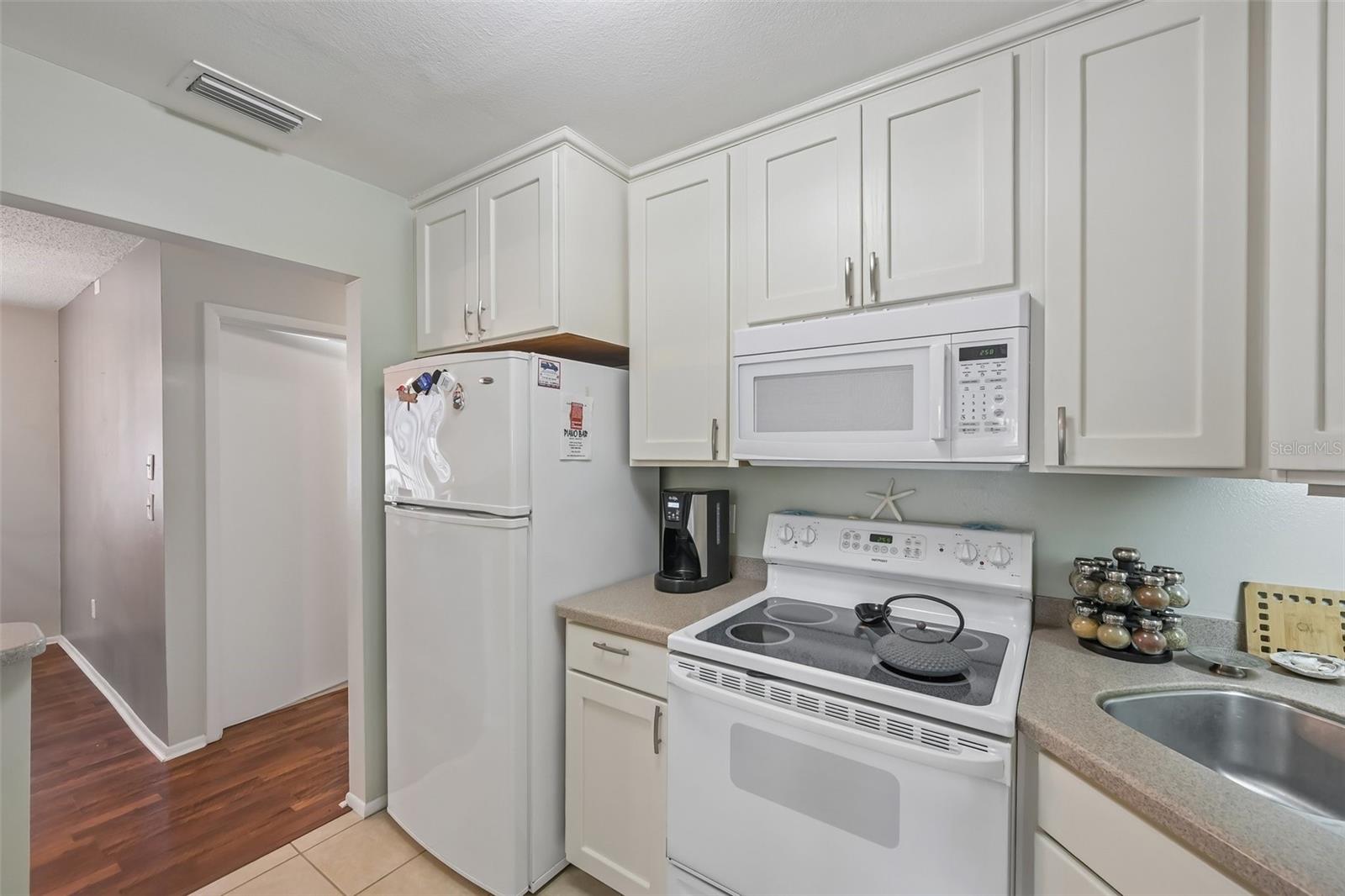390 301 BLVD W #4D — photo 9