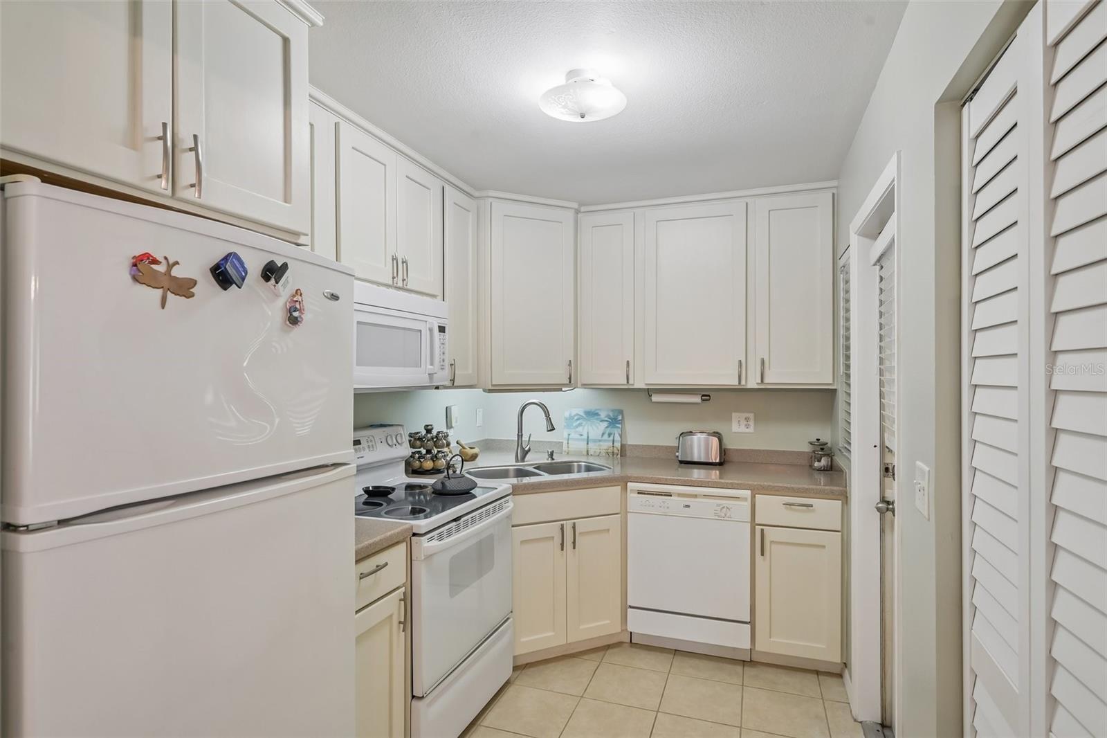 390 301 BLVD W #4D — photo 12