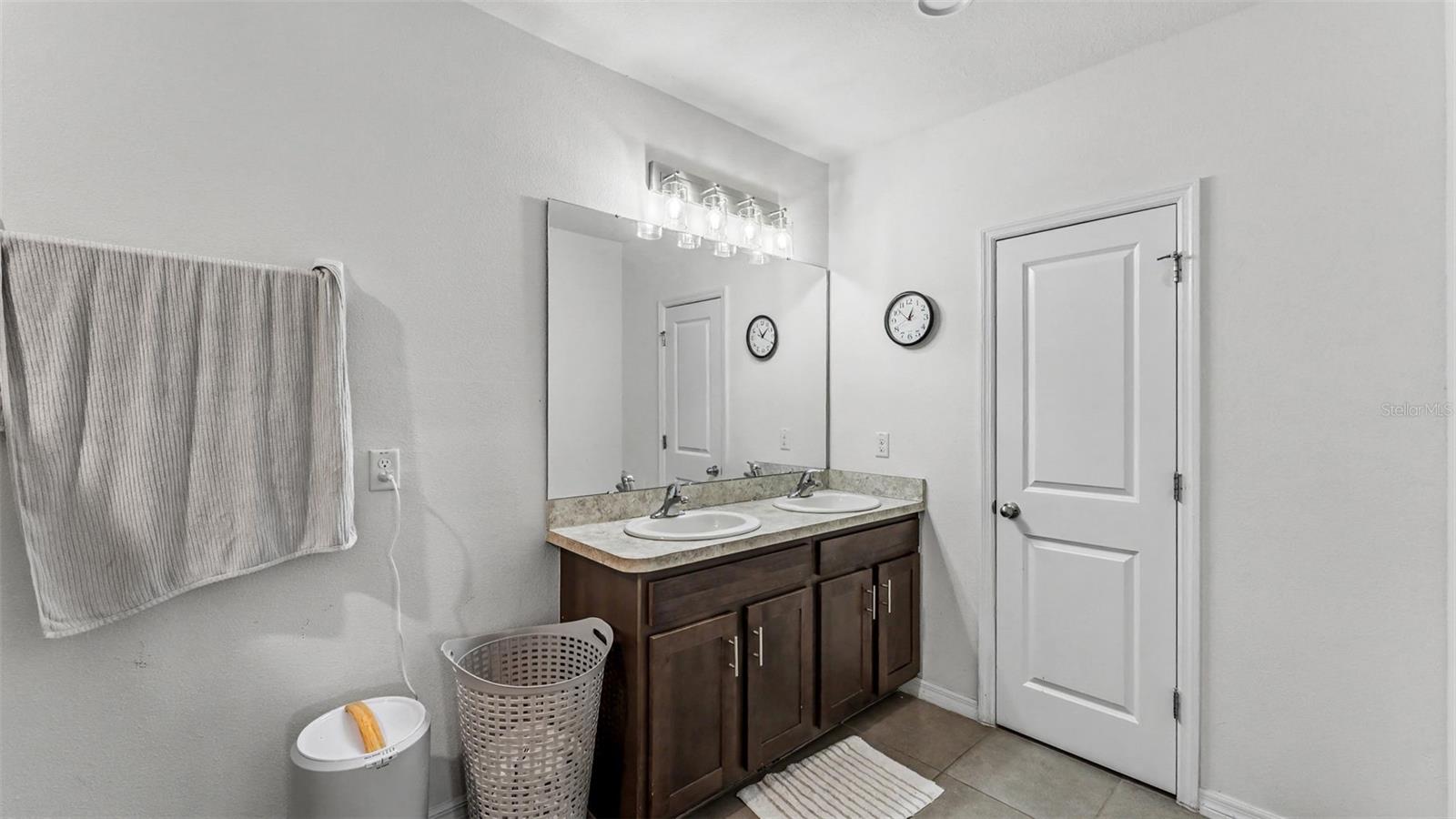 3509 DIAMOND LEAF CT — photo 32