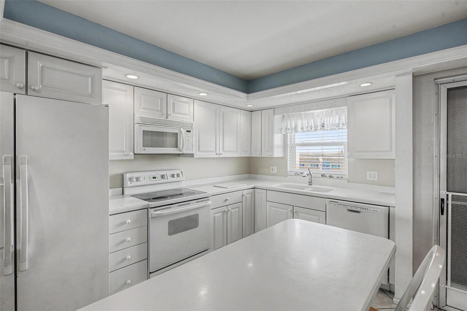 7 ELGIN PL #508 — photo 8