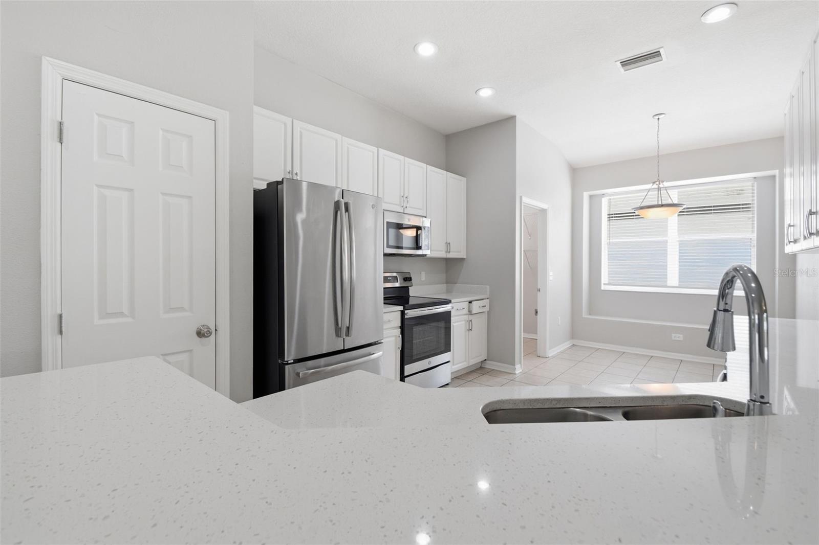 427 FERN GULLEY DR — photo 13