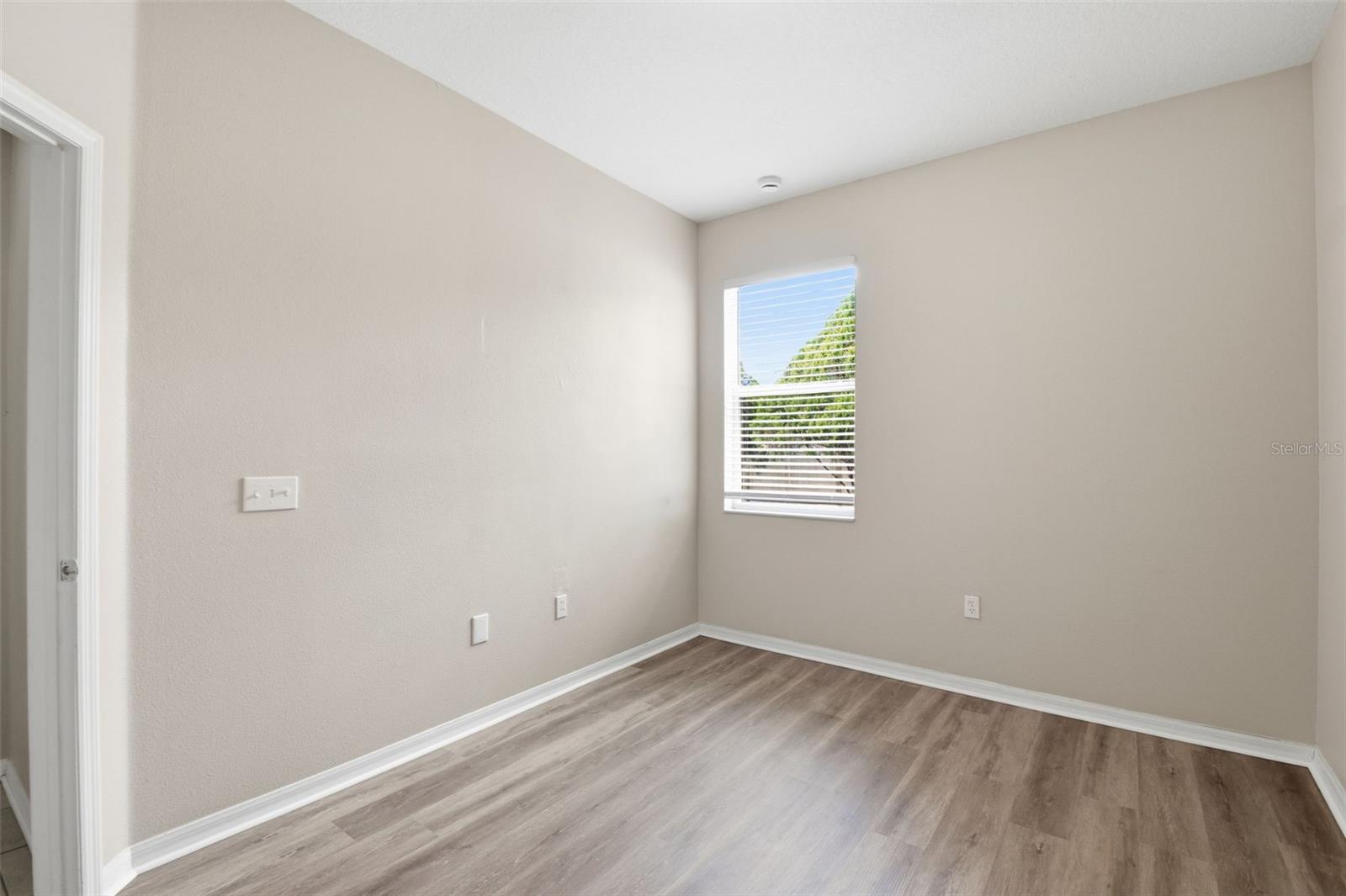 427 FERN GULLEY DR — photo 28