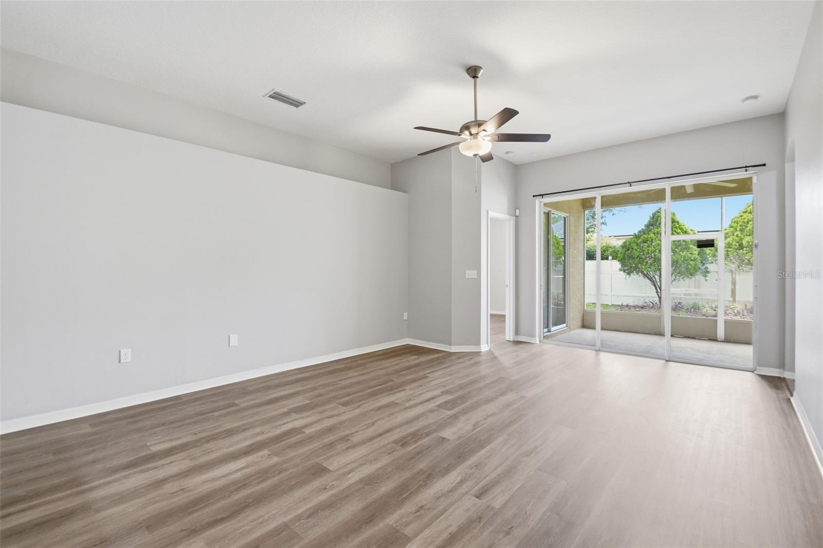 427 FERN GULLEY DR — photo 8