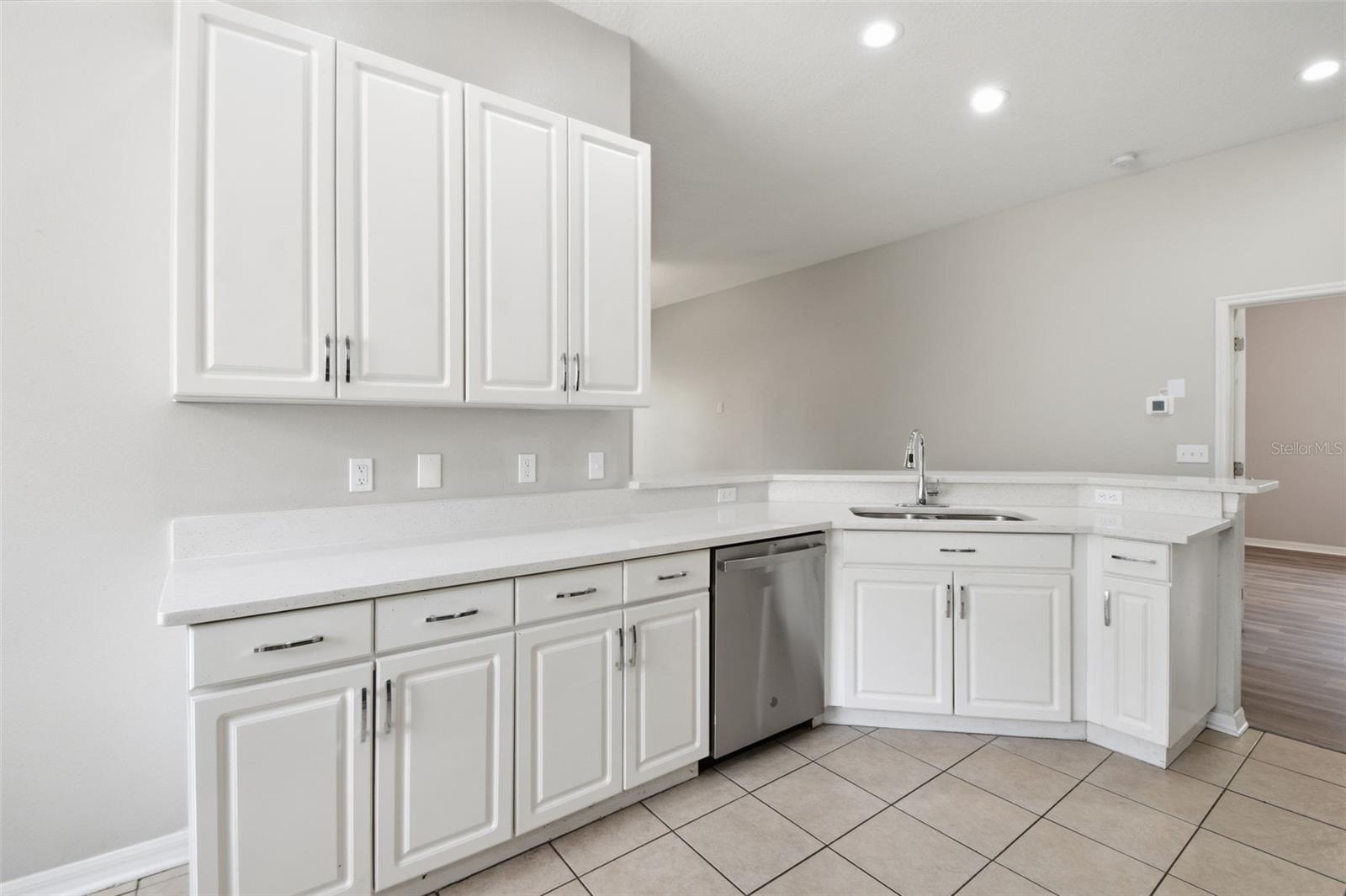 427 FERN GULLEY DR — photo 18