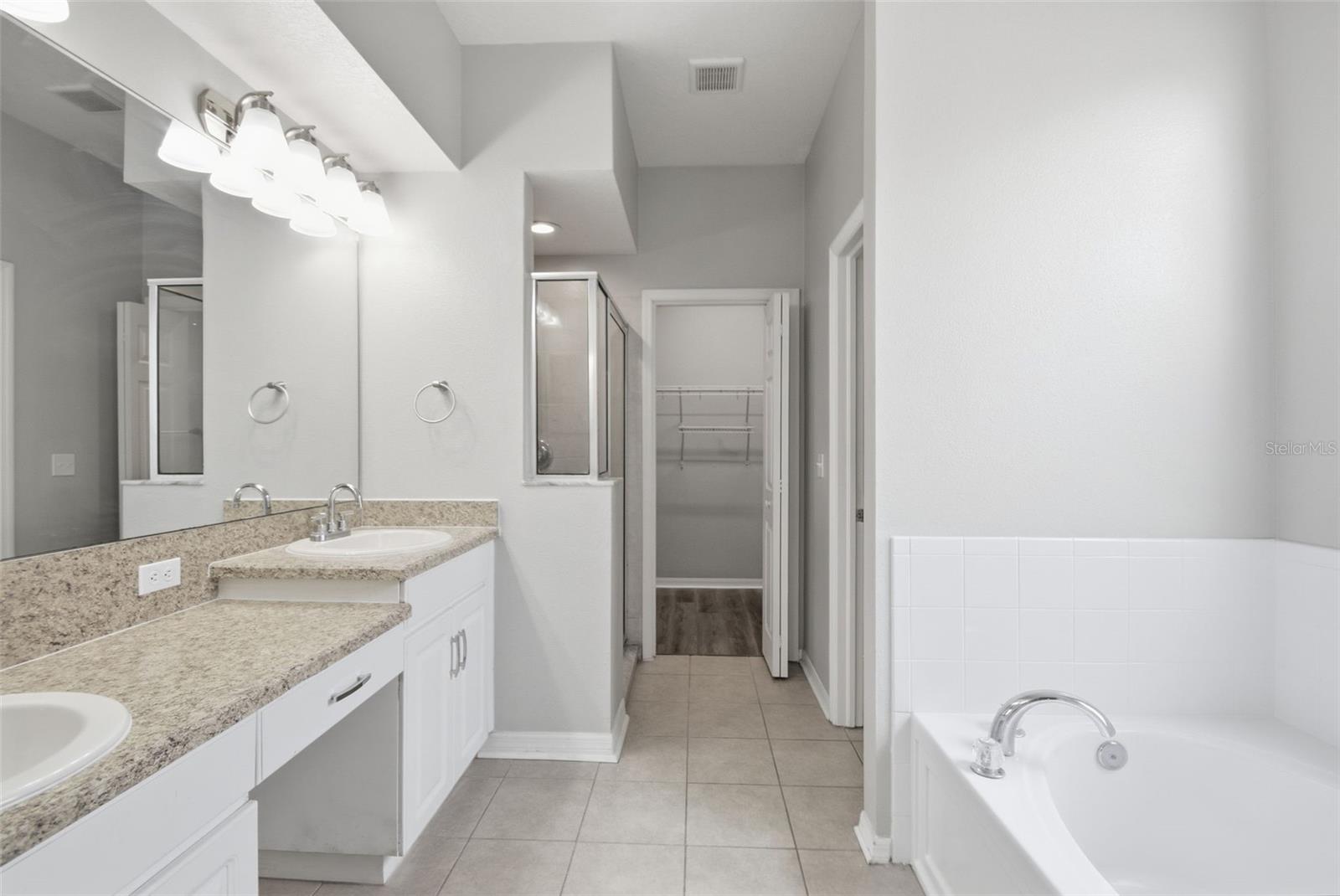 427 FERN GULLEY DR — photo 39