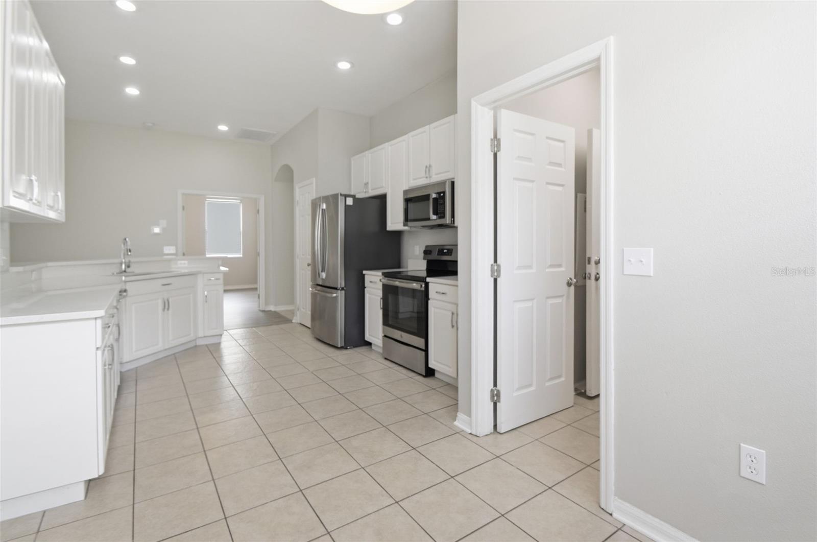 427 FERN GULLEY DR — photo 19