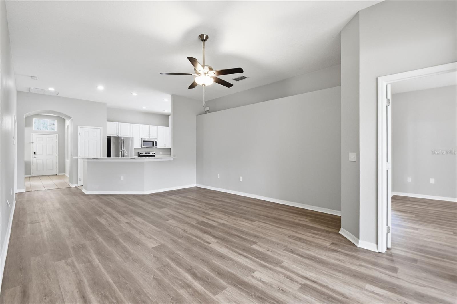 427 FERN GULLEY DR — photo 9