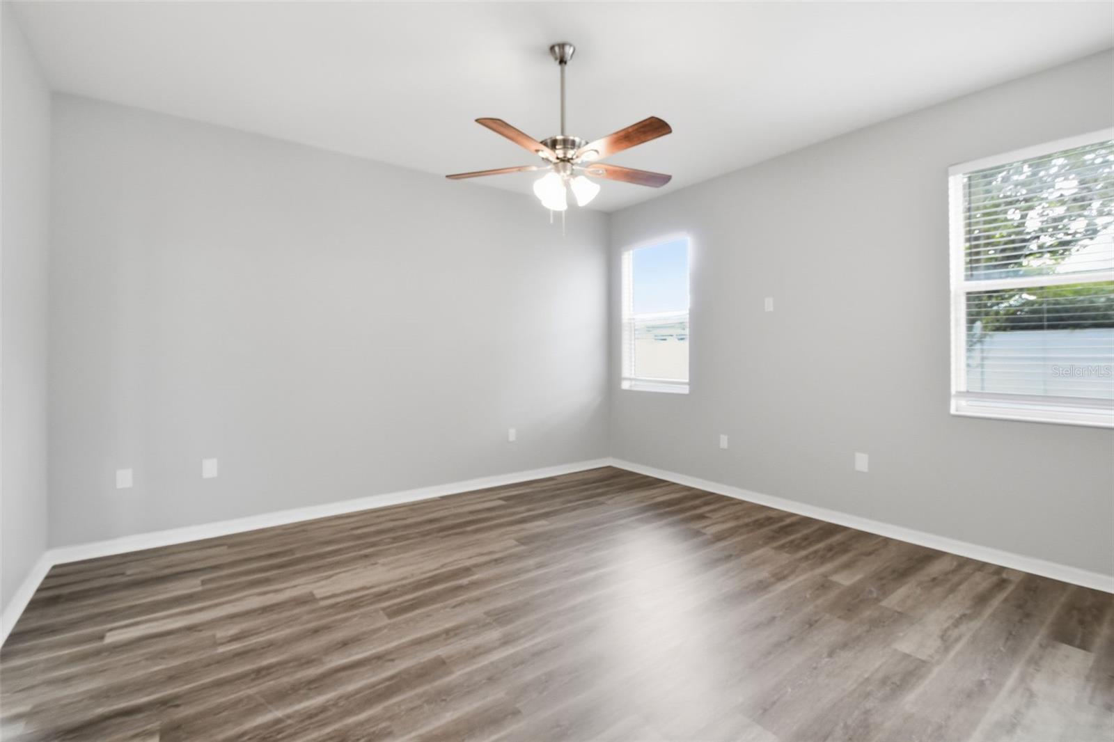 427 FERN GULLEY DR — photo 23