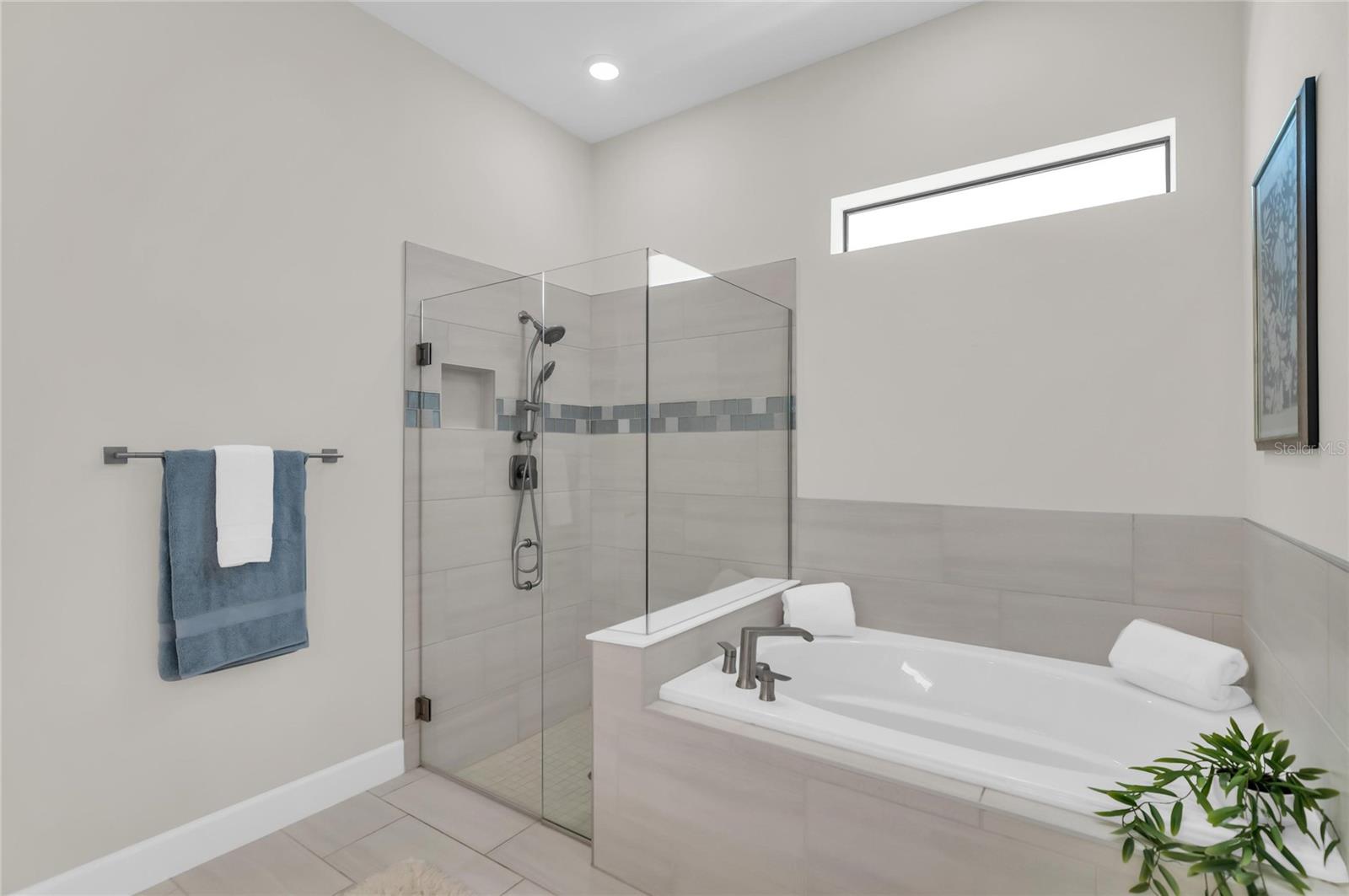 16438 SLATE PL — photo 32