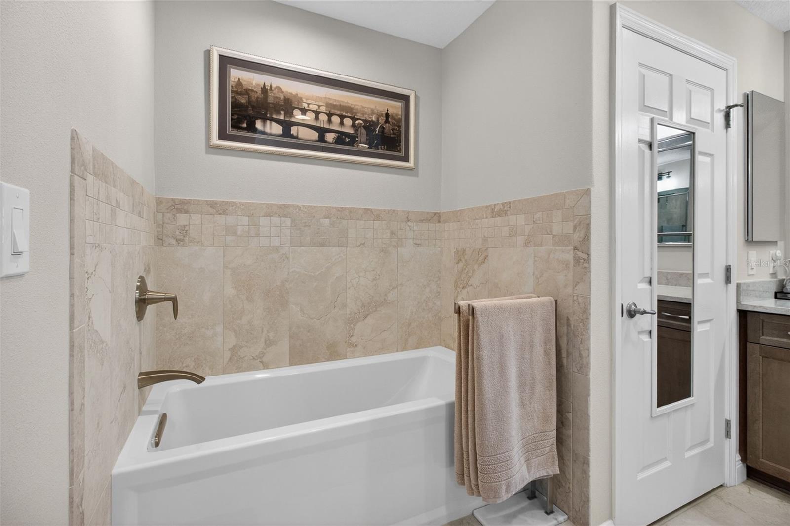 10002 KEY HAVEN RD #204 — photo 40