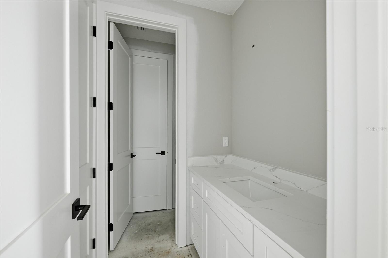 6705 S HIMES AVE — photo 17