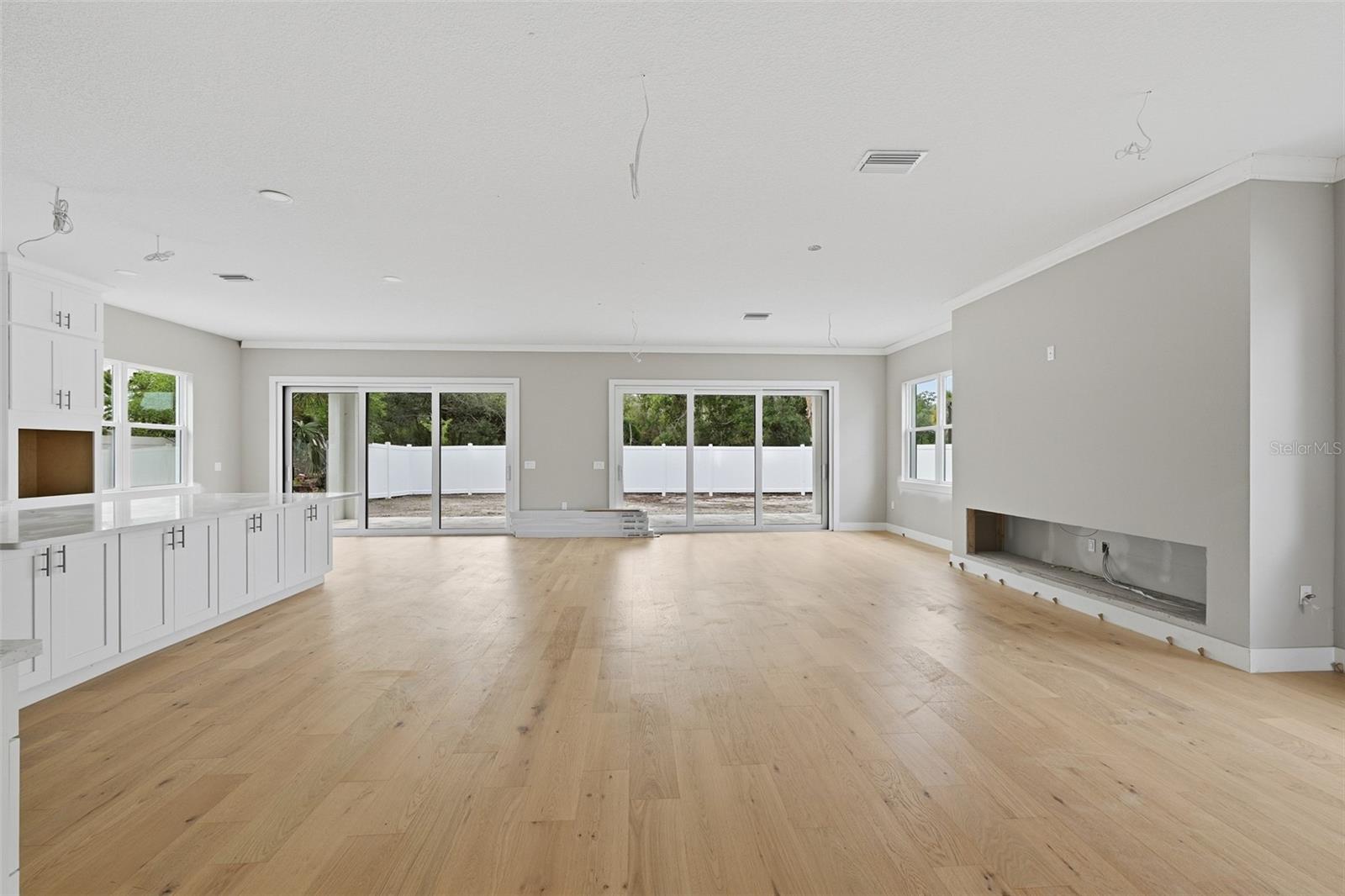 6705 S HIMES AVE — photo 3