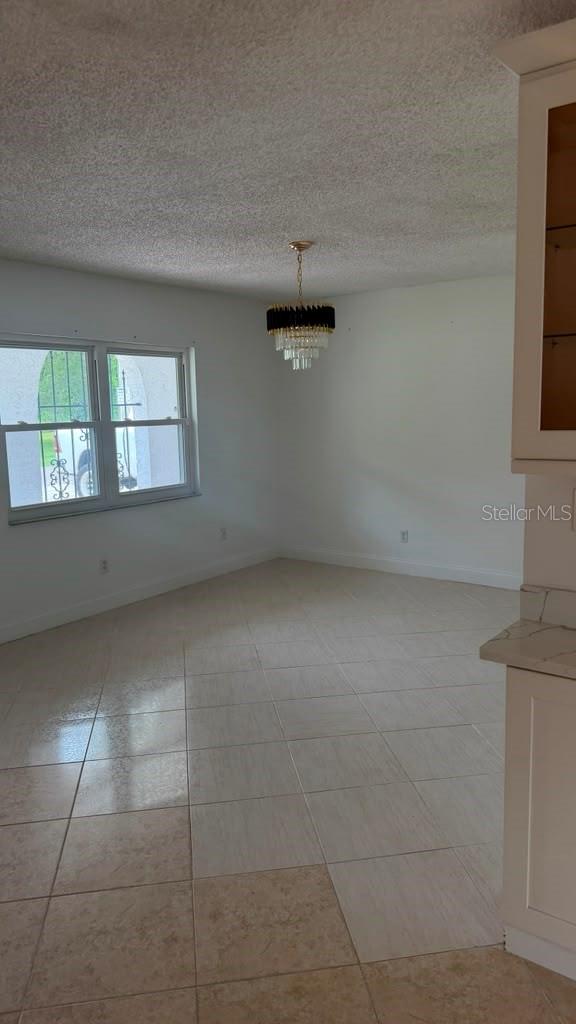 6412 N WOODLYNNE AVE — photo 6