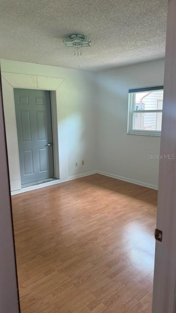 6412 N WOODLYNNE AVE — photo 9