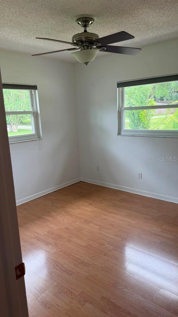 6412 N WOODLYNNE AVE — photo 11