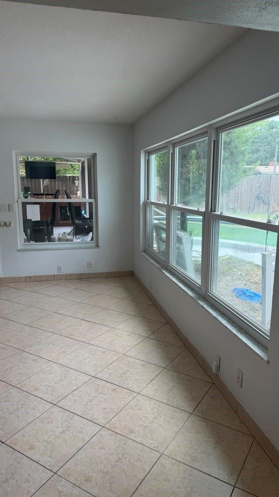 6412 N WOODLYNNE AVE — photo 16