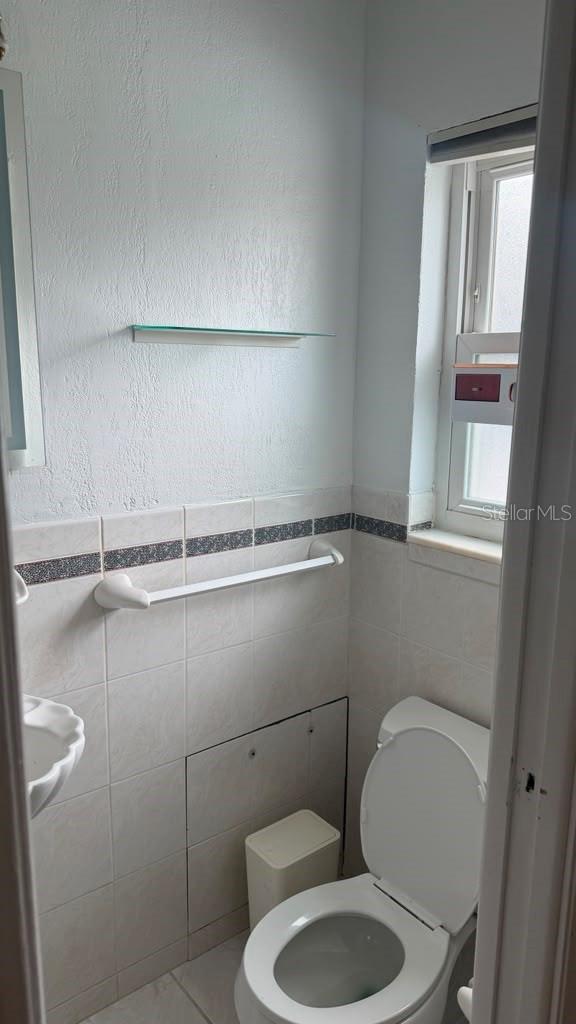 6412 N WOODLYNNE AVE — photo 10
