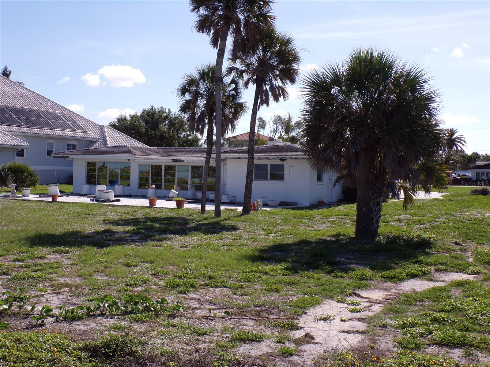 1124 SUNSET DR — photo 5
