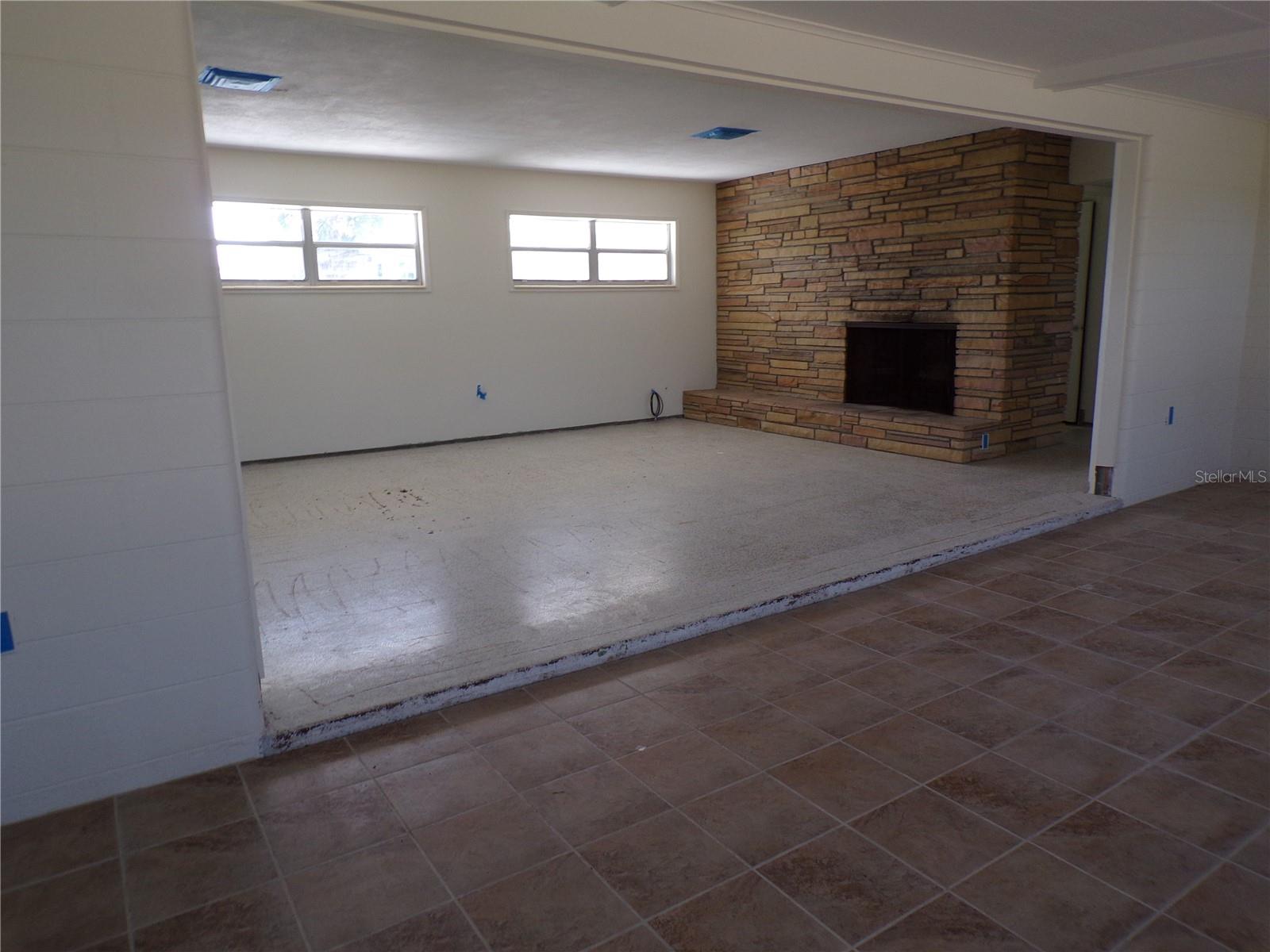 1124 SUNSET DR — photo 9