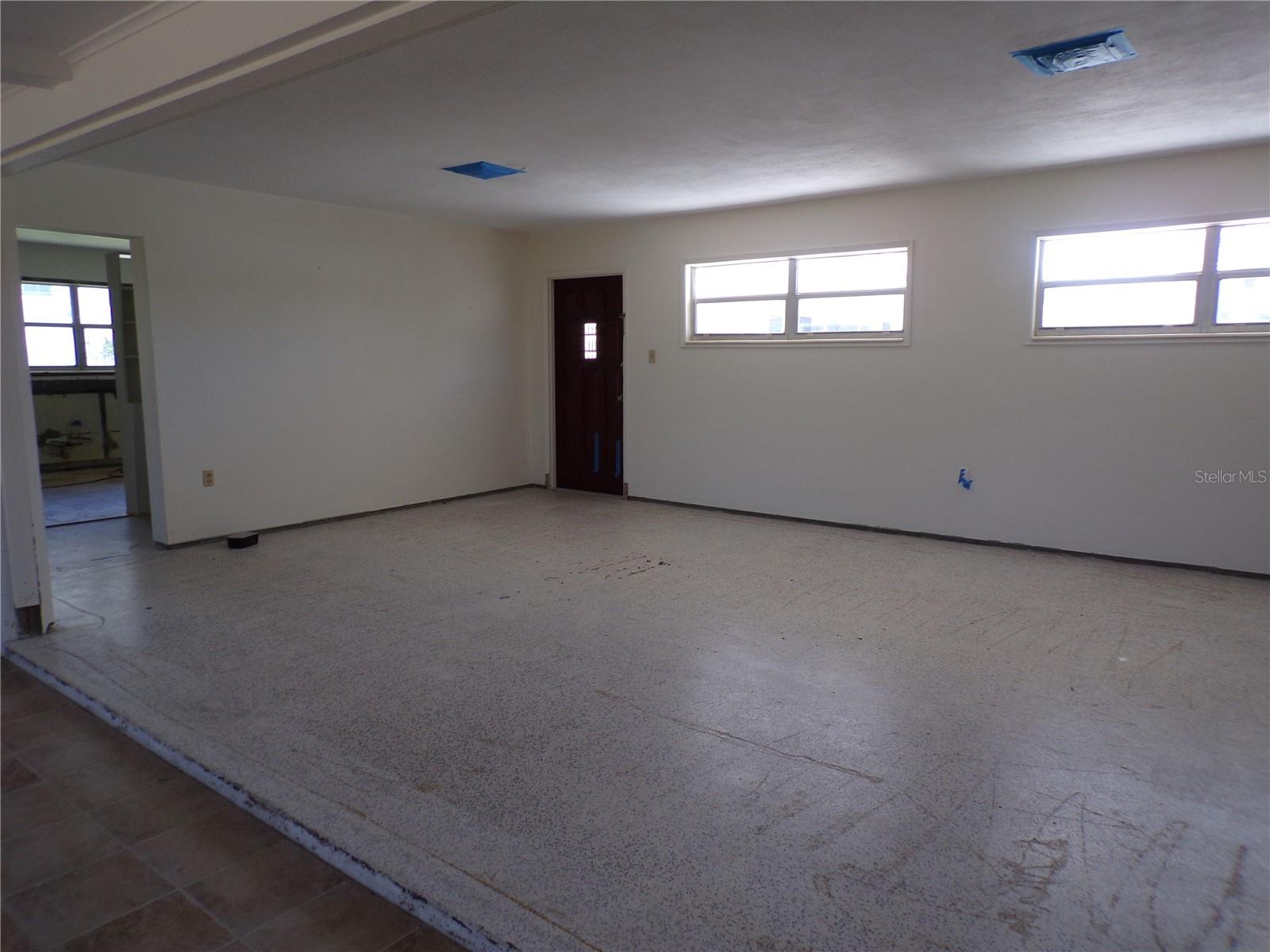 1124 SUNSET DR — photo 8