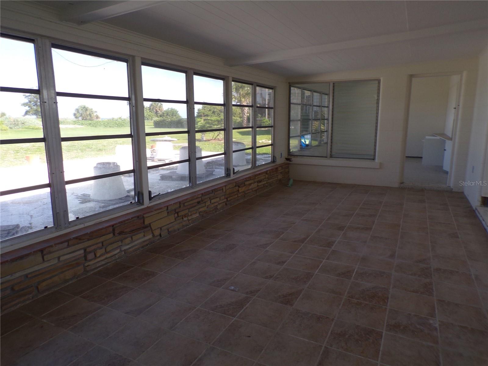 1124 SUNSET DR — photo 10