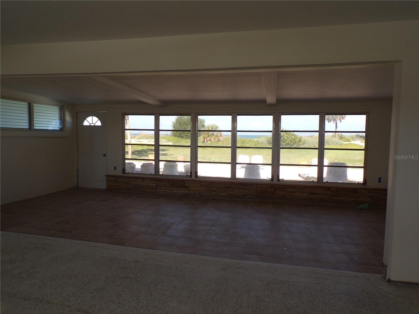 1124 SUNSET DR — photo 11