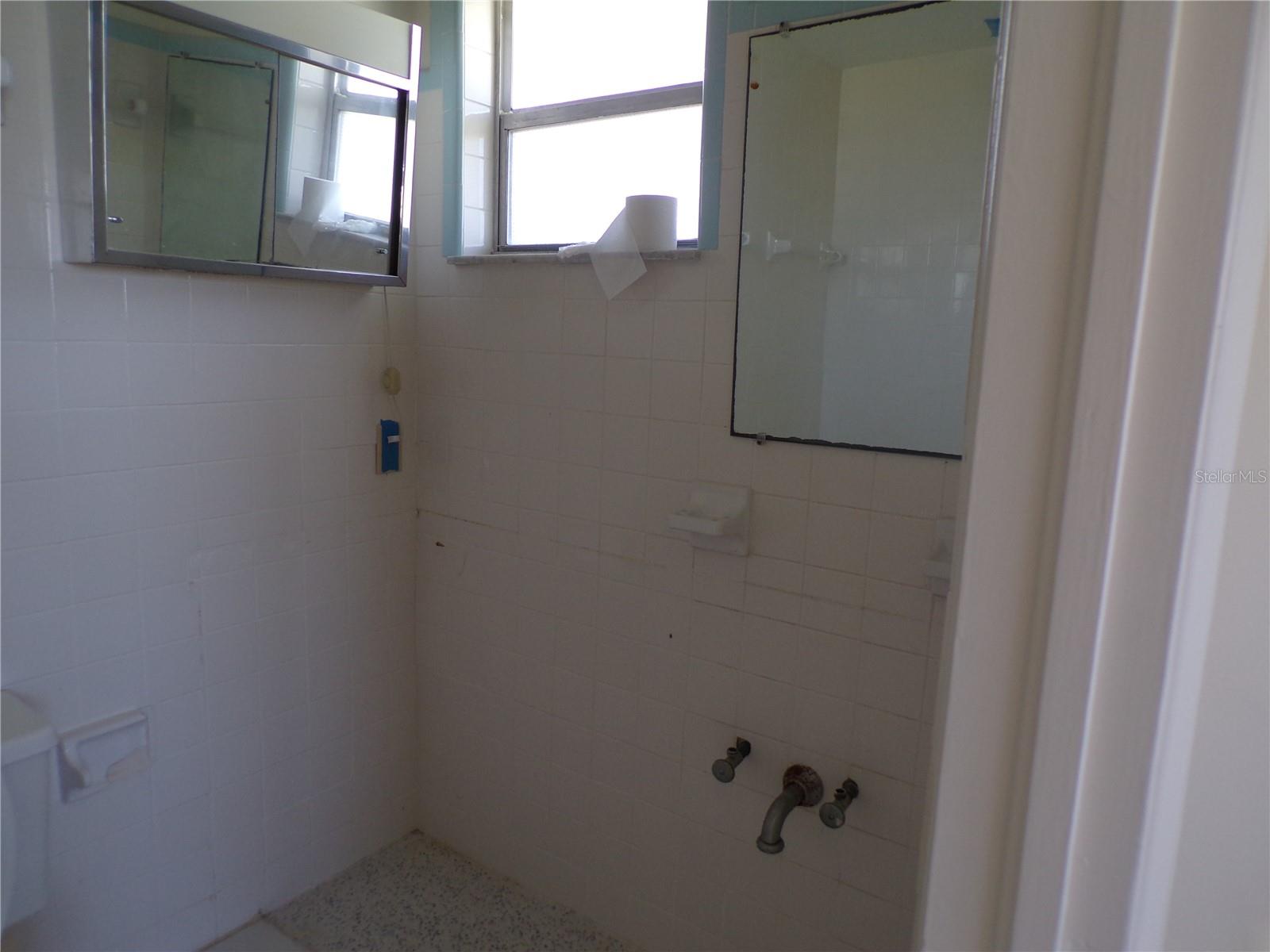 1124 SUNSET DR — photo 18
