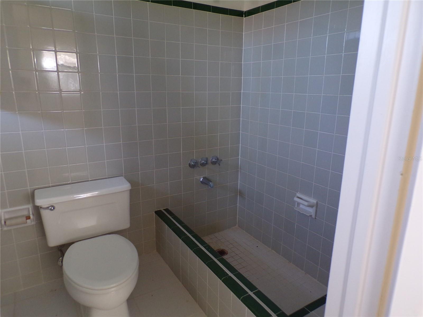 1124 SUNSET DR — photo 16