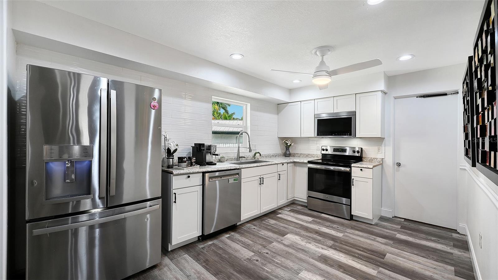 2103 LUSITANIA DR — photo 15
