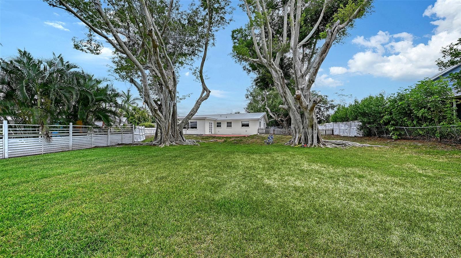 2103 LUSITANIA DR — photo 40