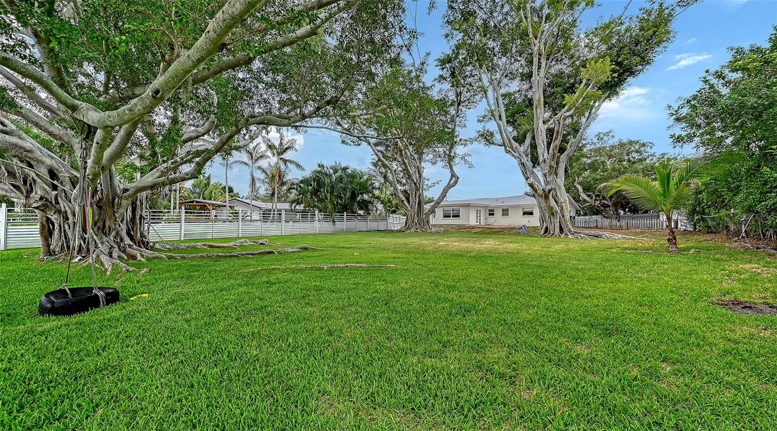 2103 LUSITANIA DR — photo 39