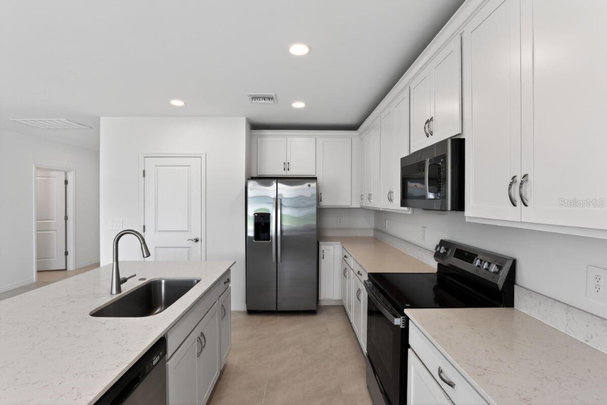 9509 VIBRANT LN — photo 2