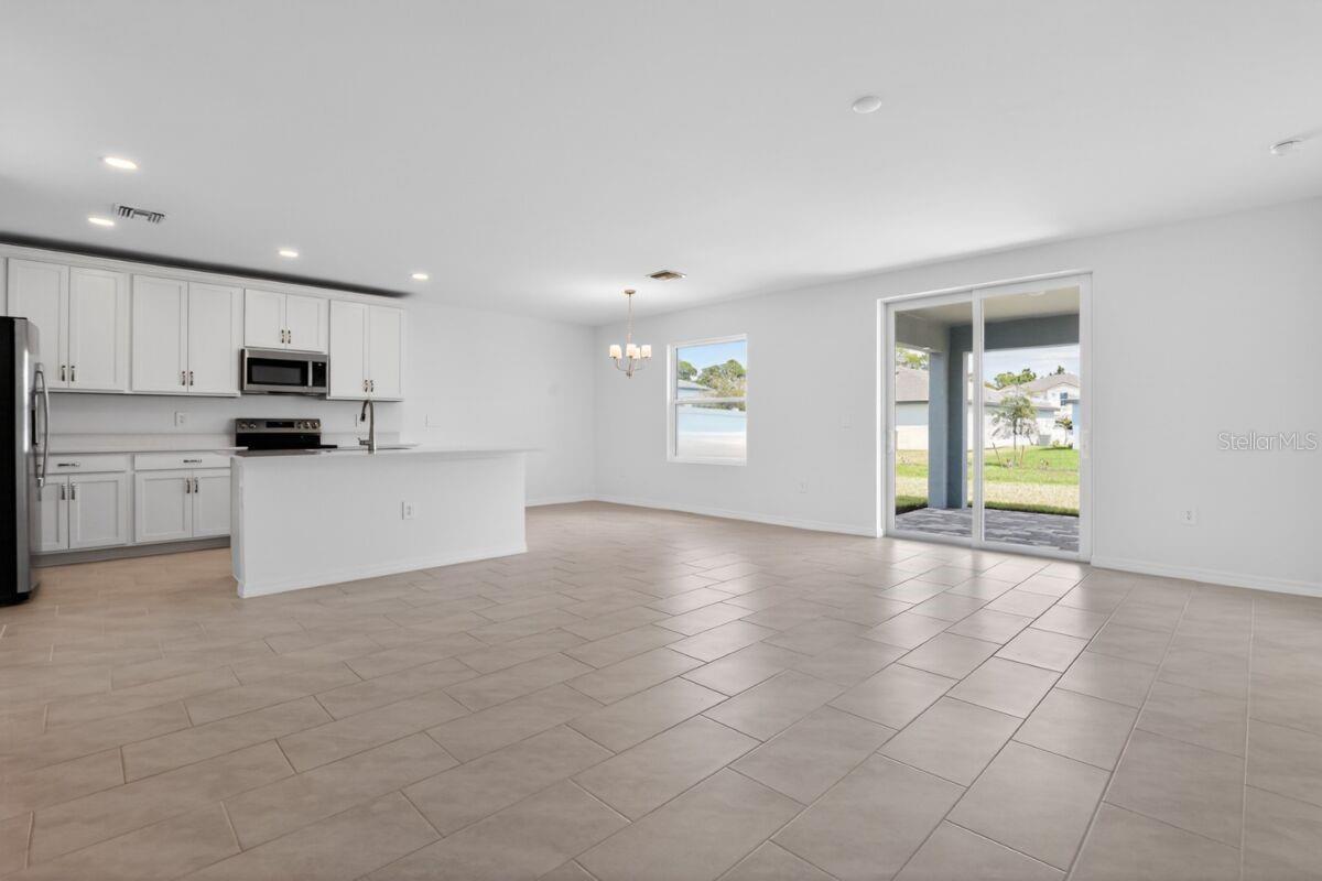 9509 VIBRANT LN — photo 4