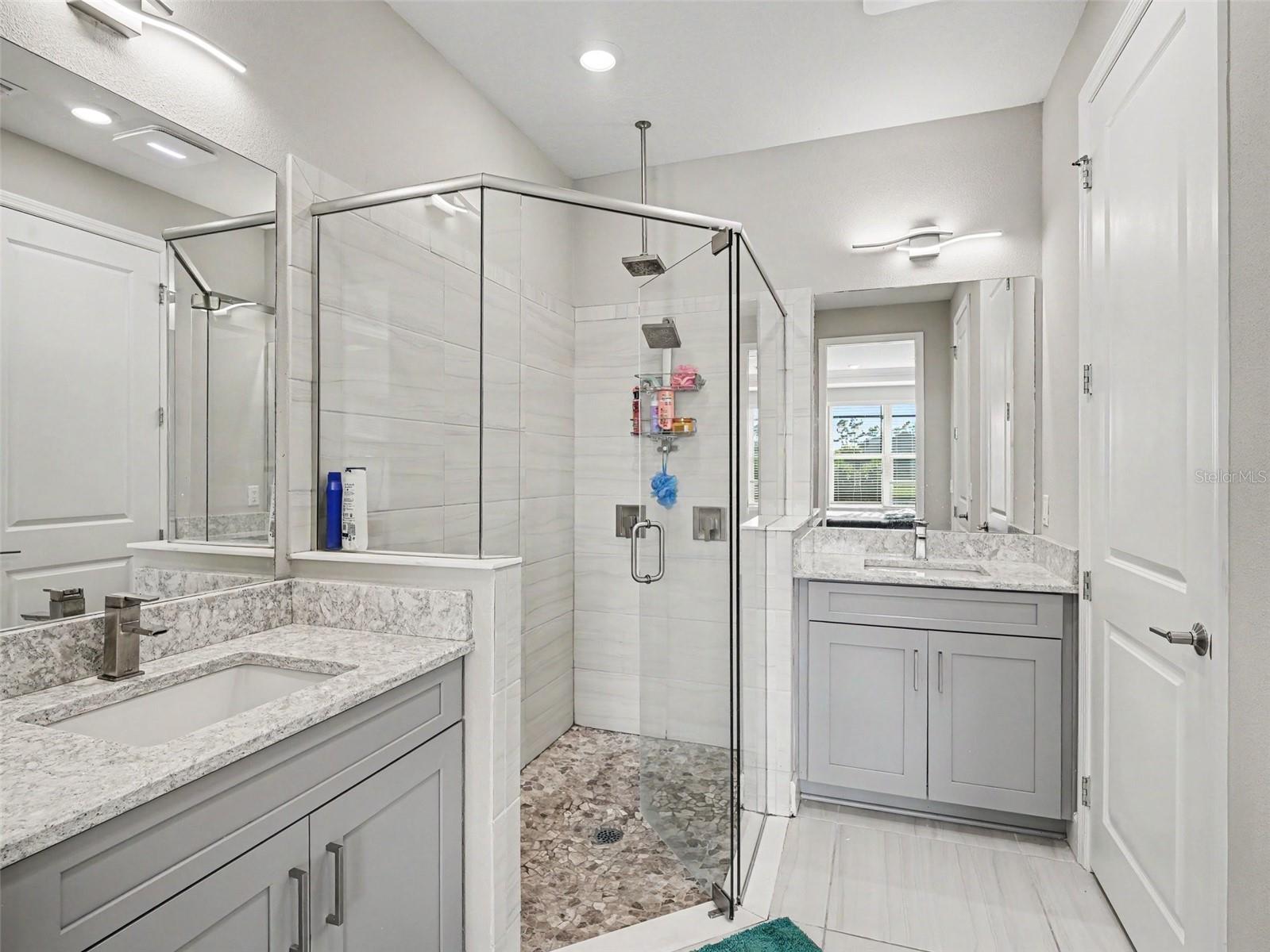 5461 SUMMIT GLN — photo 22