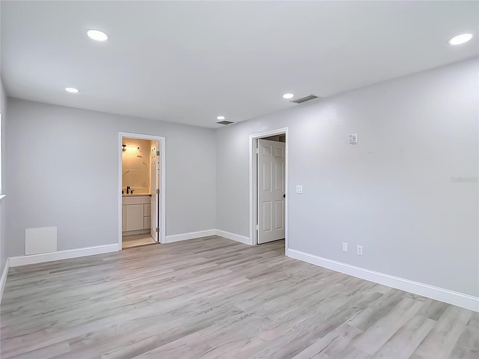 8725 BAY POINTE DR — photo 30