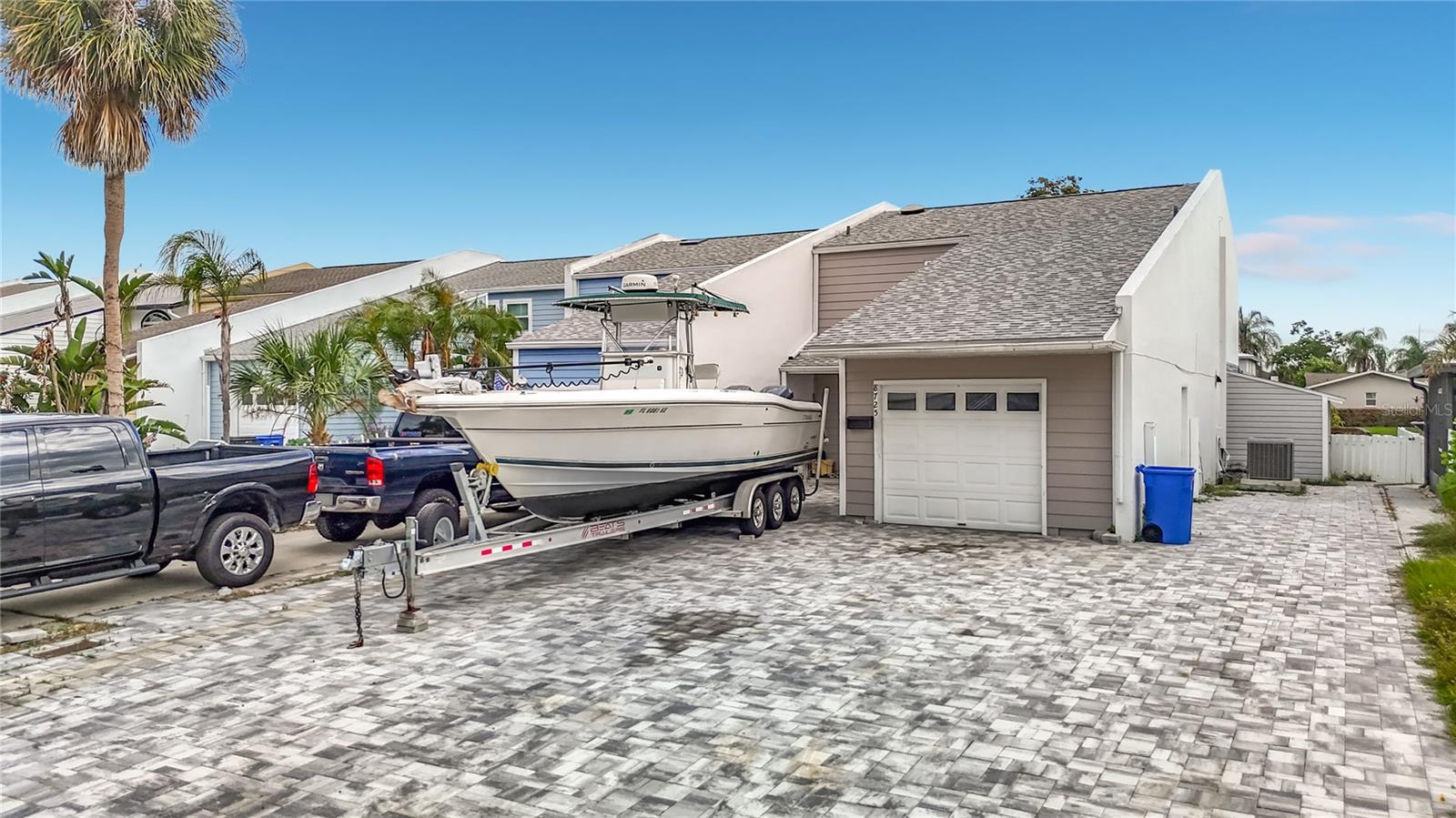 8725 BAY POINTE DR — photo 2