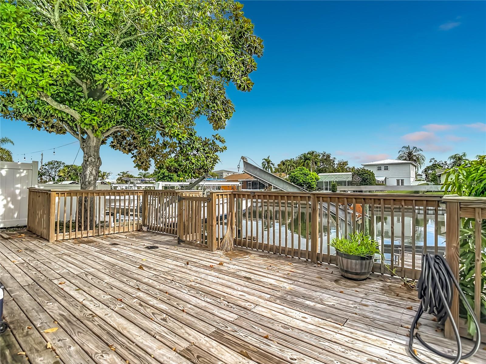 8725 BAY POINTE DR — photo 44