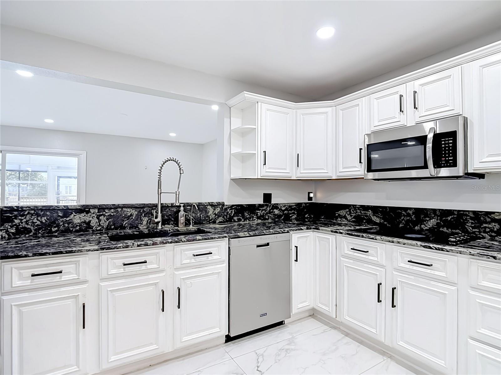 8725 BAY POINTE DR — photo 12