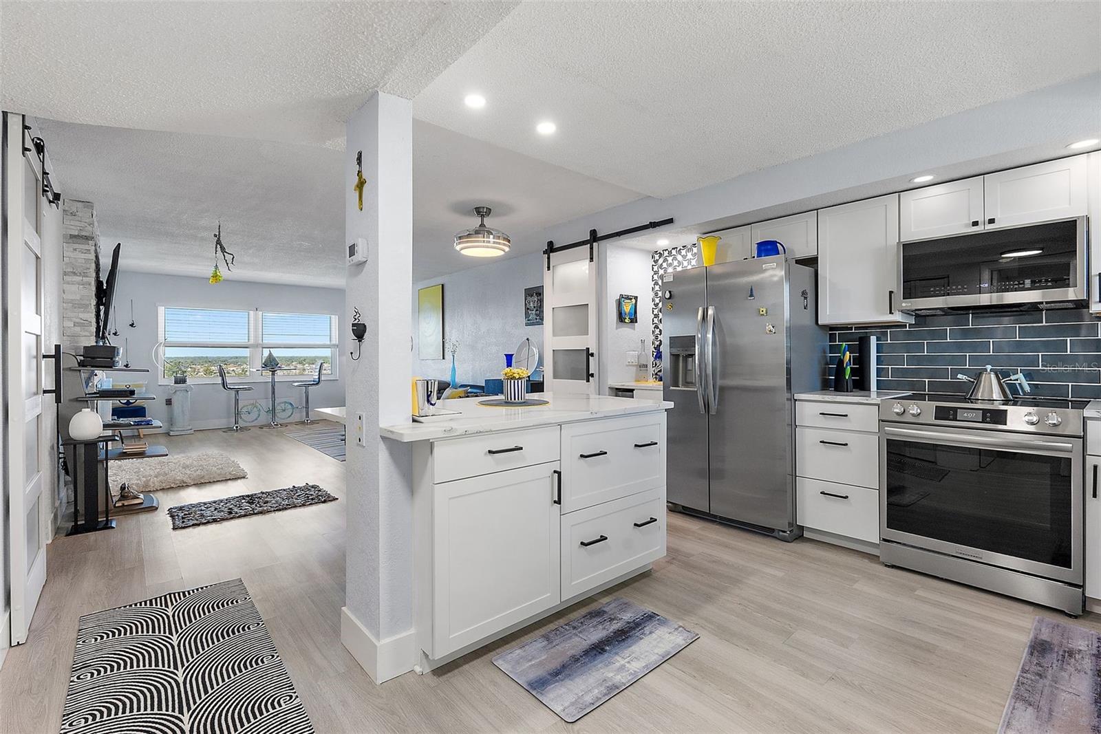 4725 COVE CIR #704 — photo 3