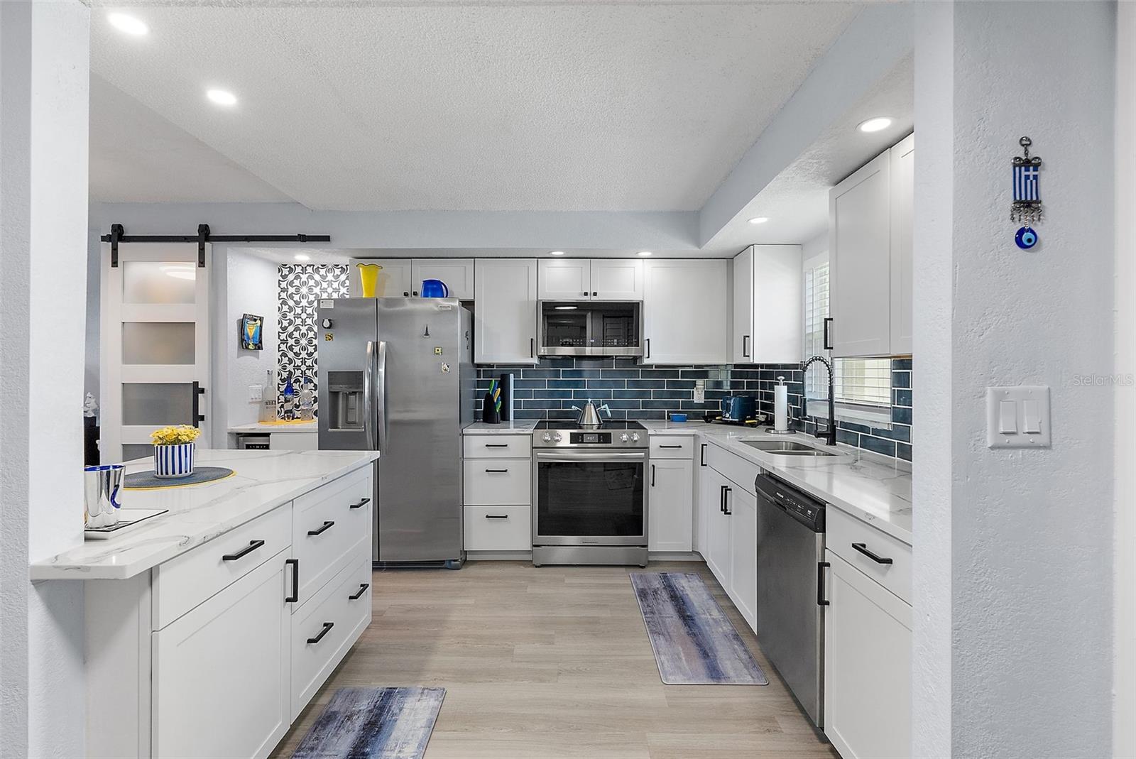 4725 COVE CIR #704 — photo 4