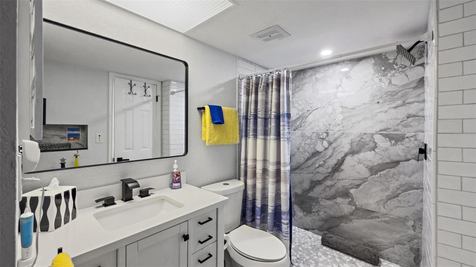 4725 COVE CIR #704 — photo 19